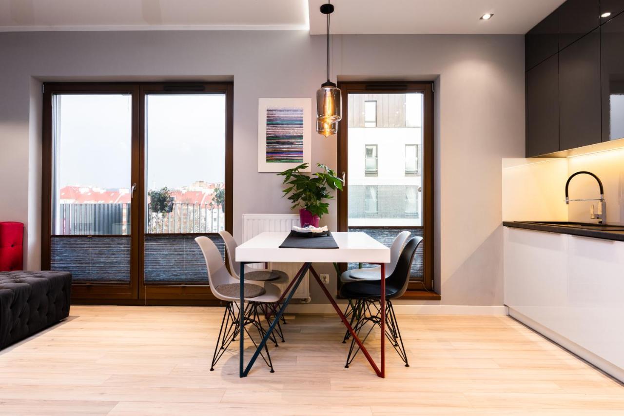 Elegant Business Accommodation With Parking - By Upstairs Cracovie Extérieur photo