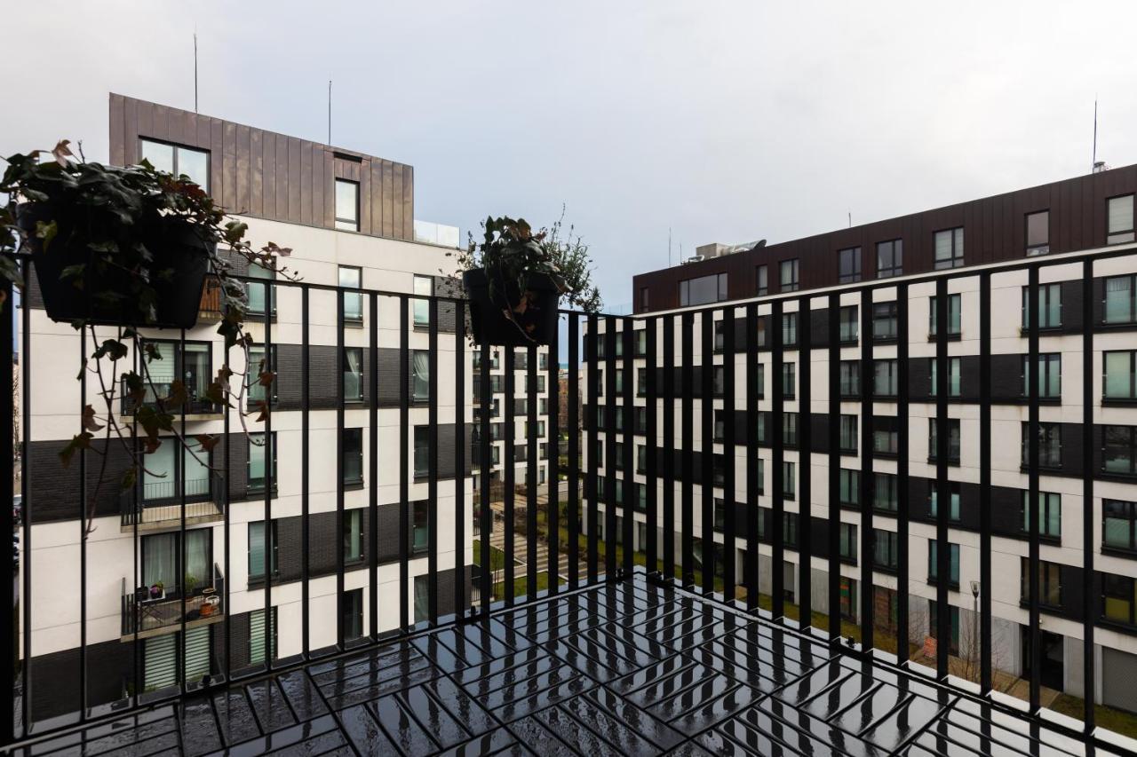 Elegant Business Accommodation With Parking - By Upstairs Cracovie Extérieur photo