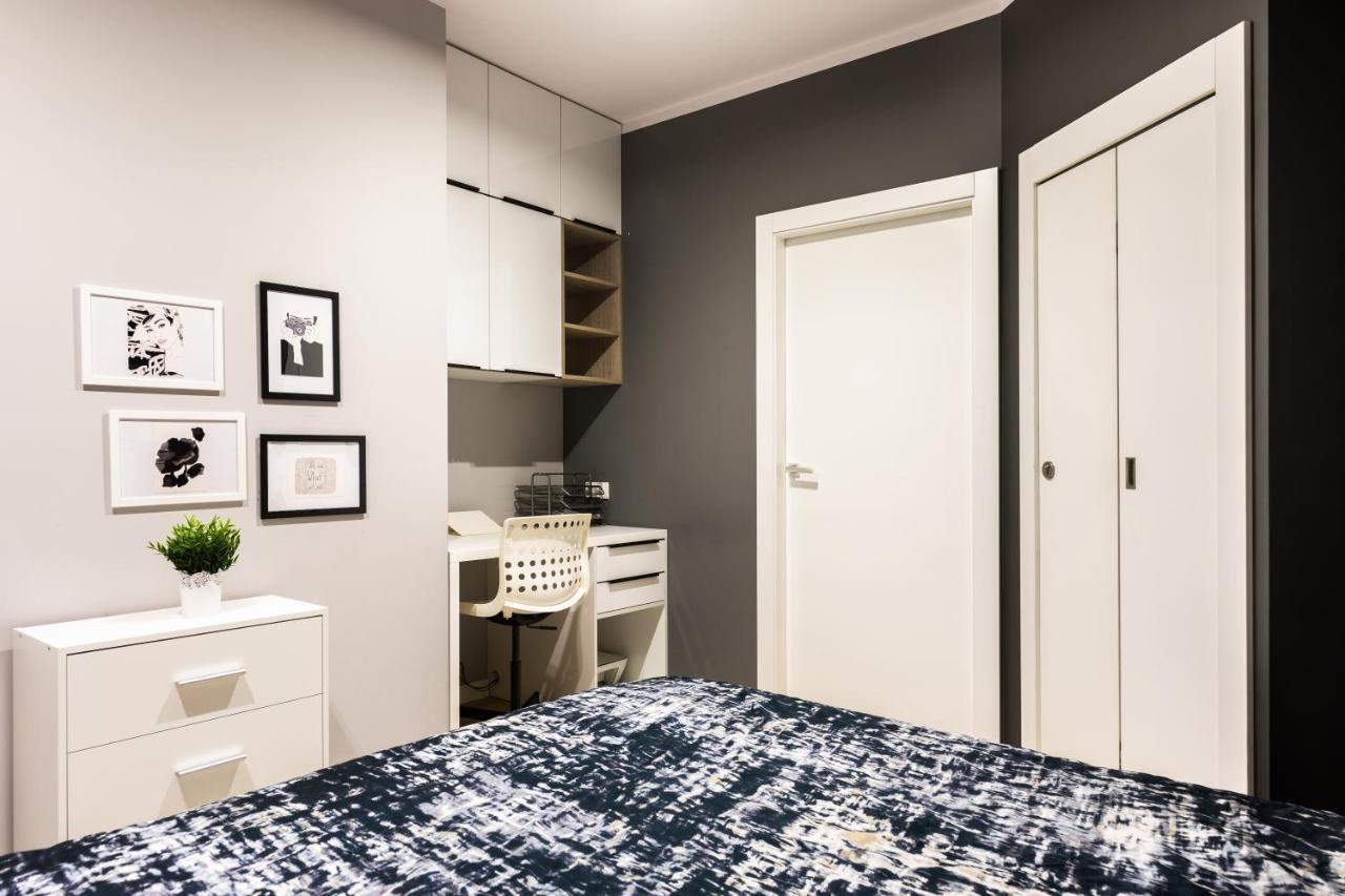 Elegant Business Accommodation With Parking - By Upstairs Cracovie Extérieur photo